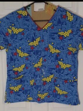 Wonder Woman Scrub Top Womens Medium Blue Cartoon Logo DC Comics Nurse Medical